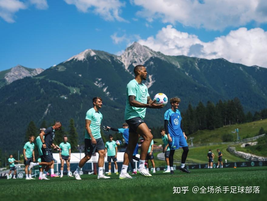 包含沃尔夫斯堡主场表现抢眼，轻松战胜对手的词条
