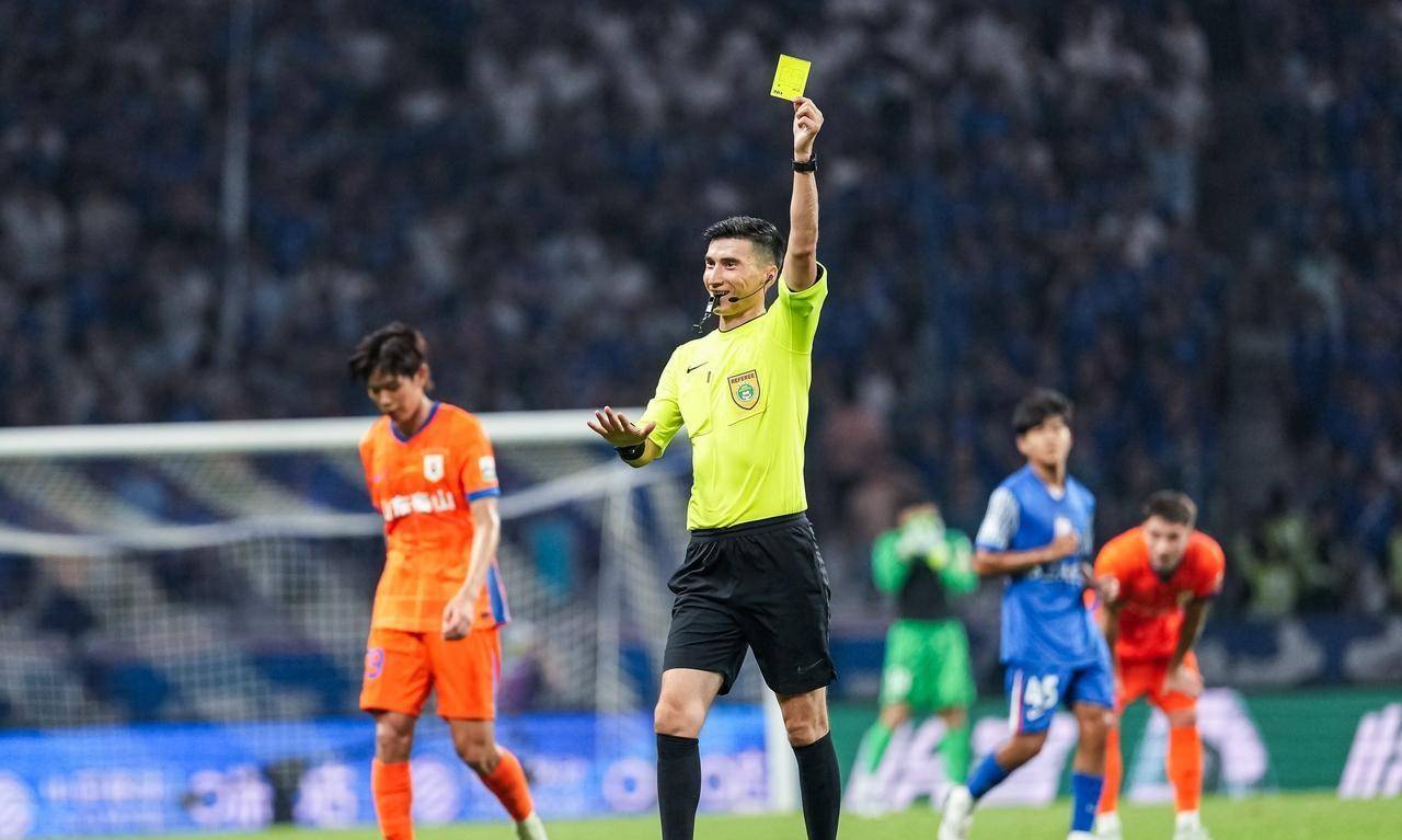 开云体育中国-饱受争议！欧洲赛事裁判失误频频