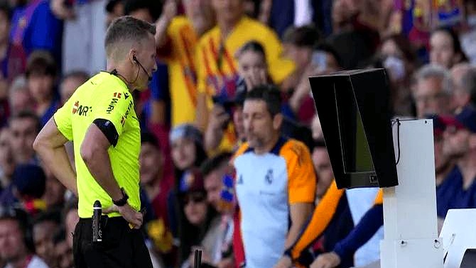 饱受争议！欧洲赛事裁判失误频频