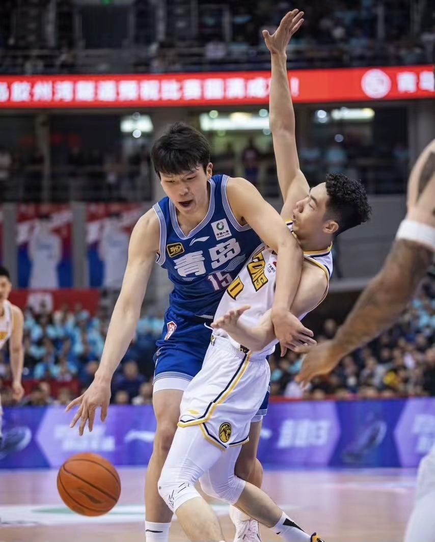 青岛队员备战积极，争取三分的简单介绍