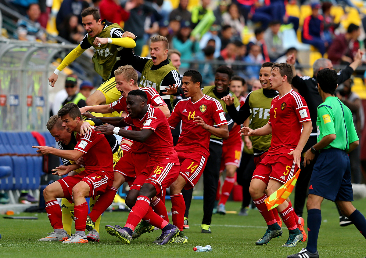 西班牙队力争晋级，迎战挑战者德国队的挑战