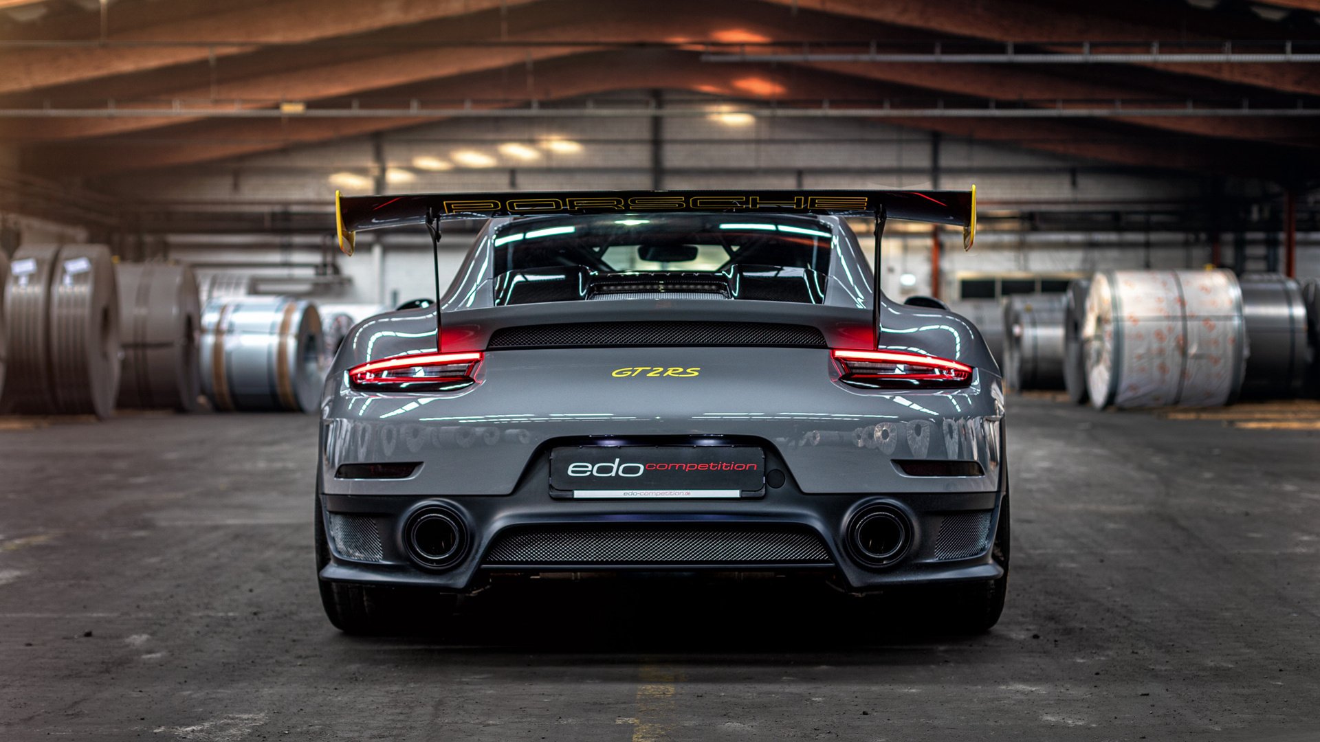 当比赛只剩16分钟时,他成了那个让米兰球迷闭嘴的男人