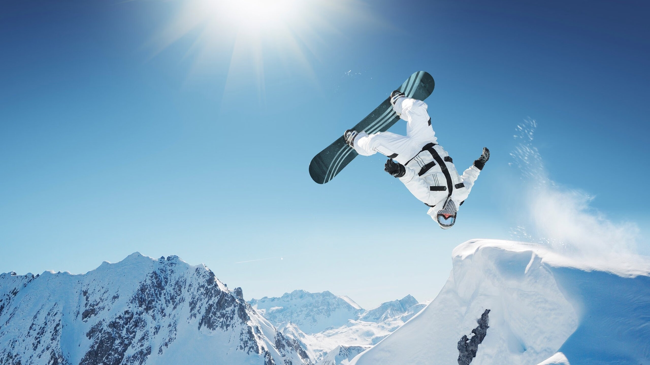 骑士逆转76人创奇迹，约基奇狂暴表现点燃全场，篮球之夜的激情与领袖